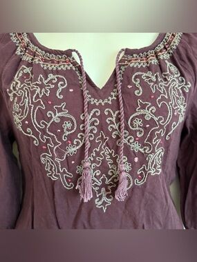 Women's LG Burgundy
Embroidered Boho Hippie
Tunic Quarter Sleeves V
Neck Tie